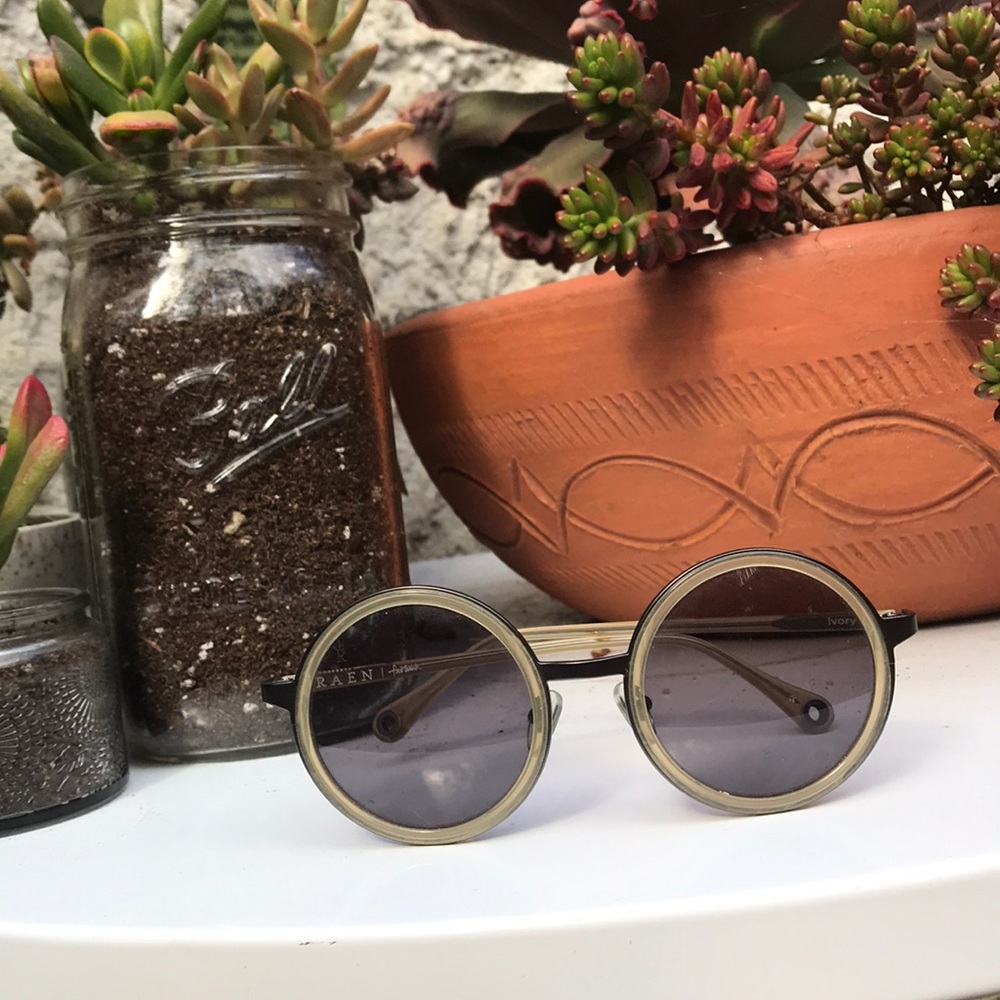 Raen ‘Fairbank’ Round Sunglasses